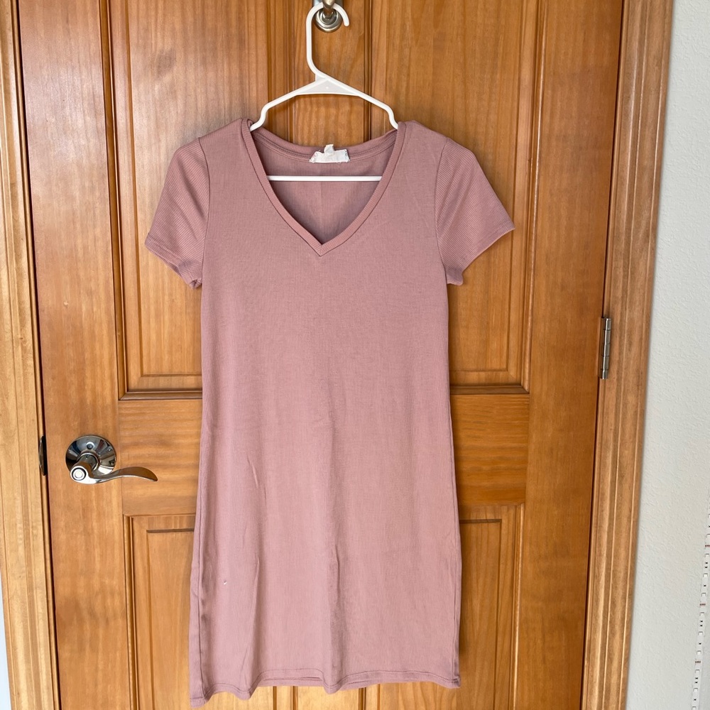 Cute pink t-shirt dress!